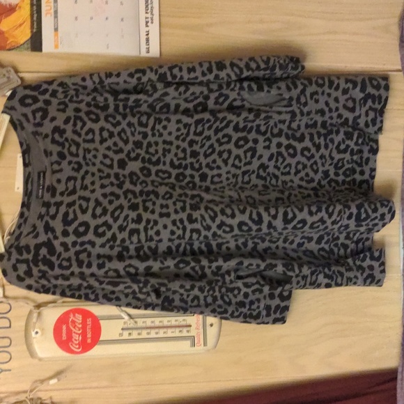 Love & Legend Plus Size 3X Animal Print Sweater W/ Pockets - Picture 10 of 15